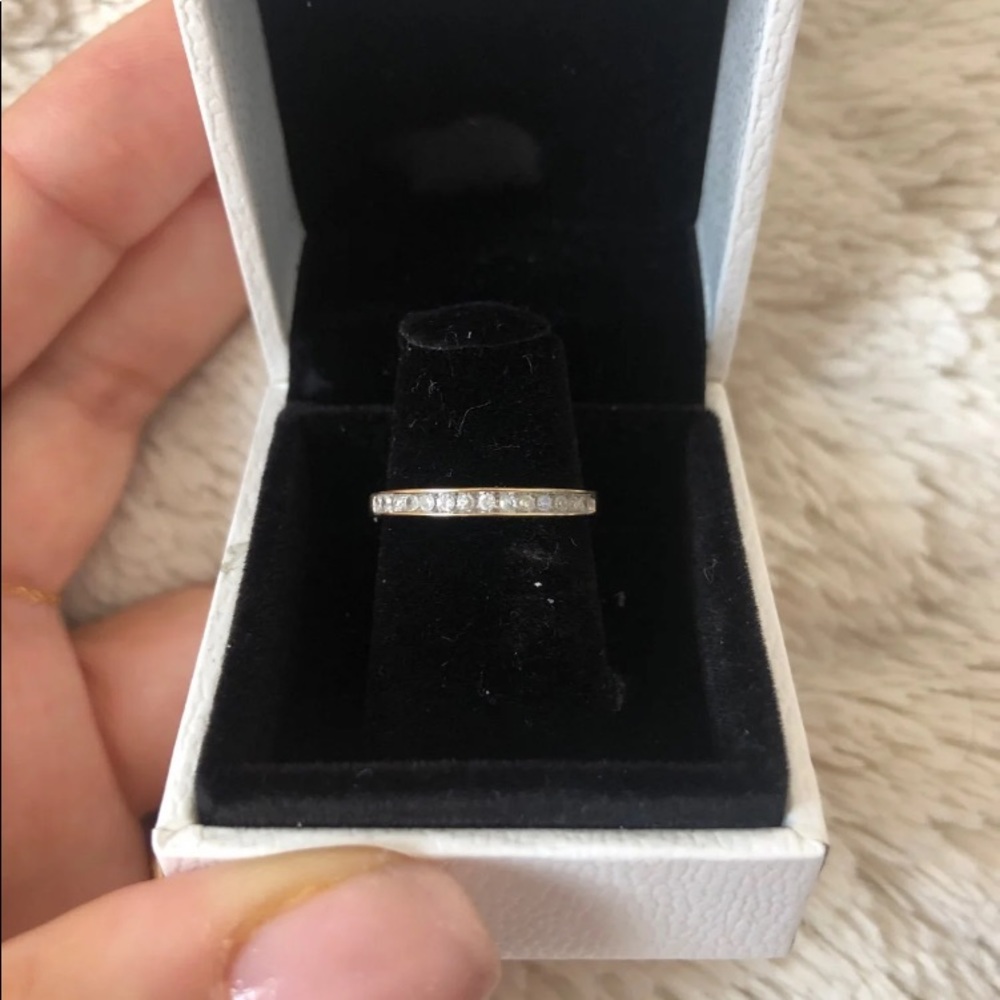 Diamond yellow gold band